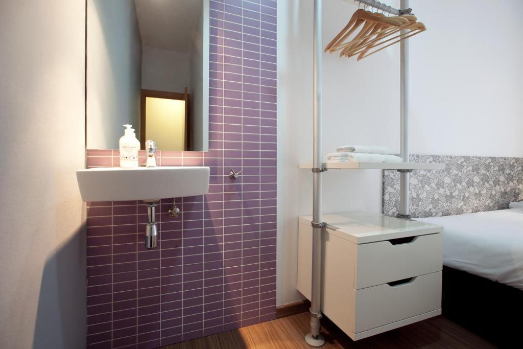 Quarto Individual com Casa de Banho Partilhada