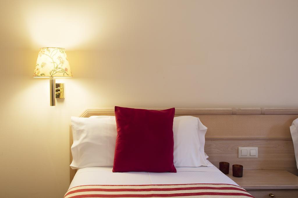 Quadruple Room (2 Adults + 2 Children)