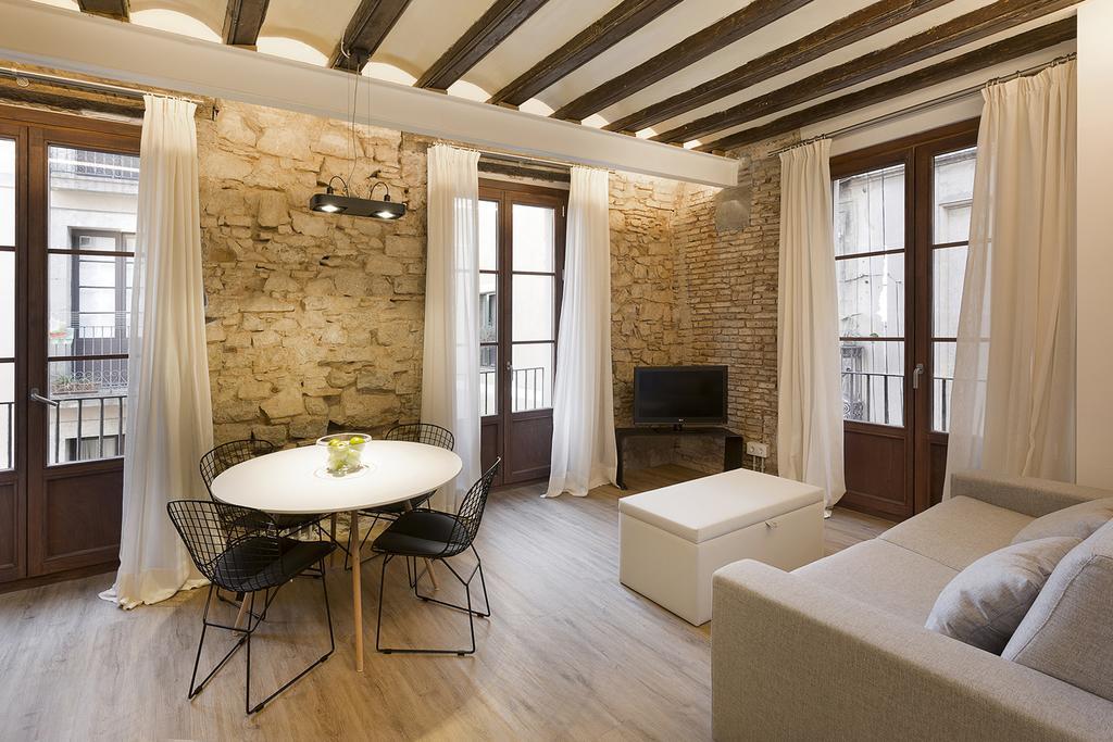 Deluxe One-Bedroom Apartment,1742884151:JPEG