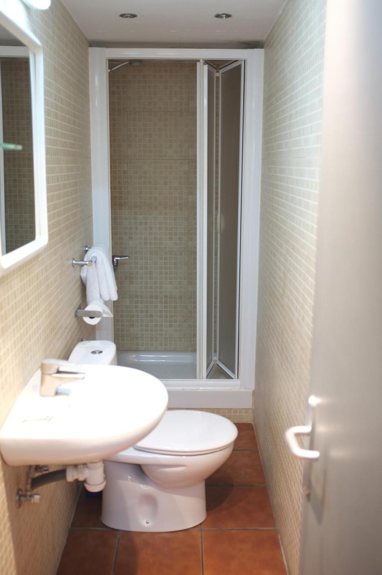 Double or Twin Room with Private Bathroom,64262797:JPEG
