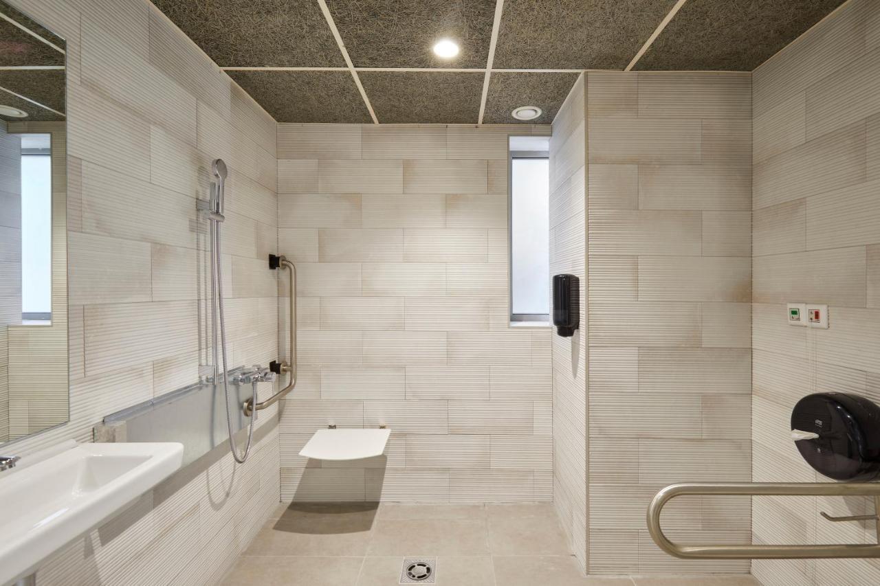 Cama em Dormitório Misto com 8 Camas