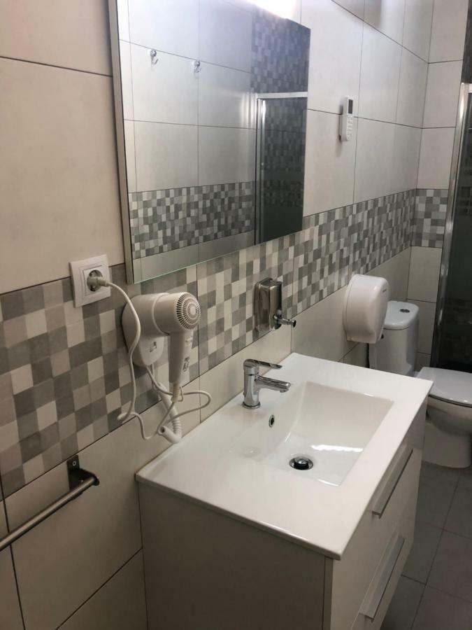 Single Room with Shared Bathroom