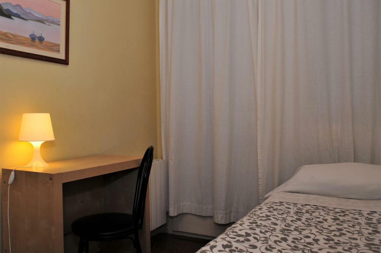 Single Room with Bathroom,813319299:JPEG