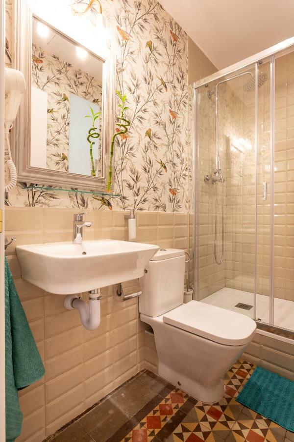 Double Room Private Bathroom