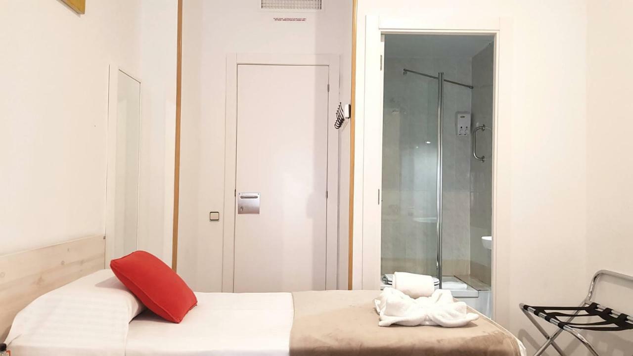 Zweibettzimmer mit eigenem Bad