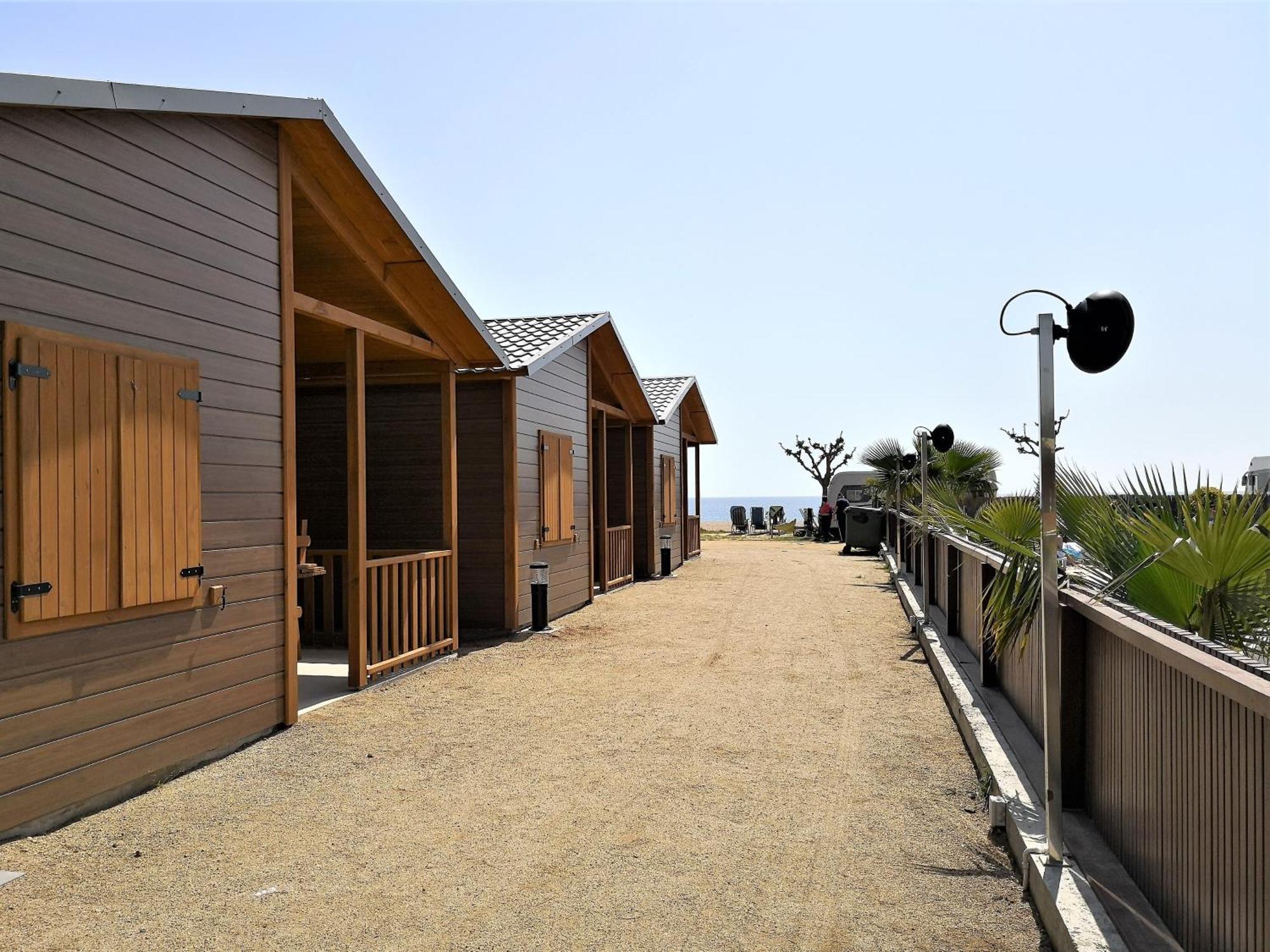 Bungalow with Pool View
