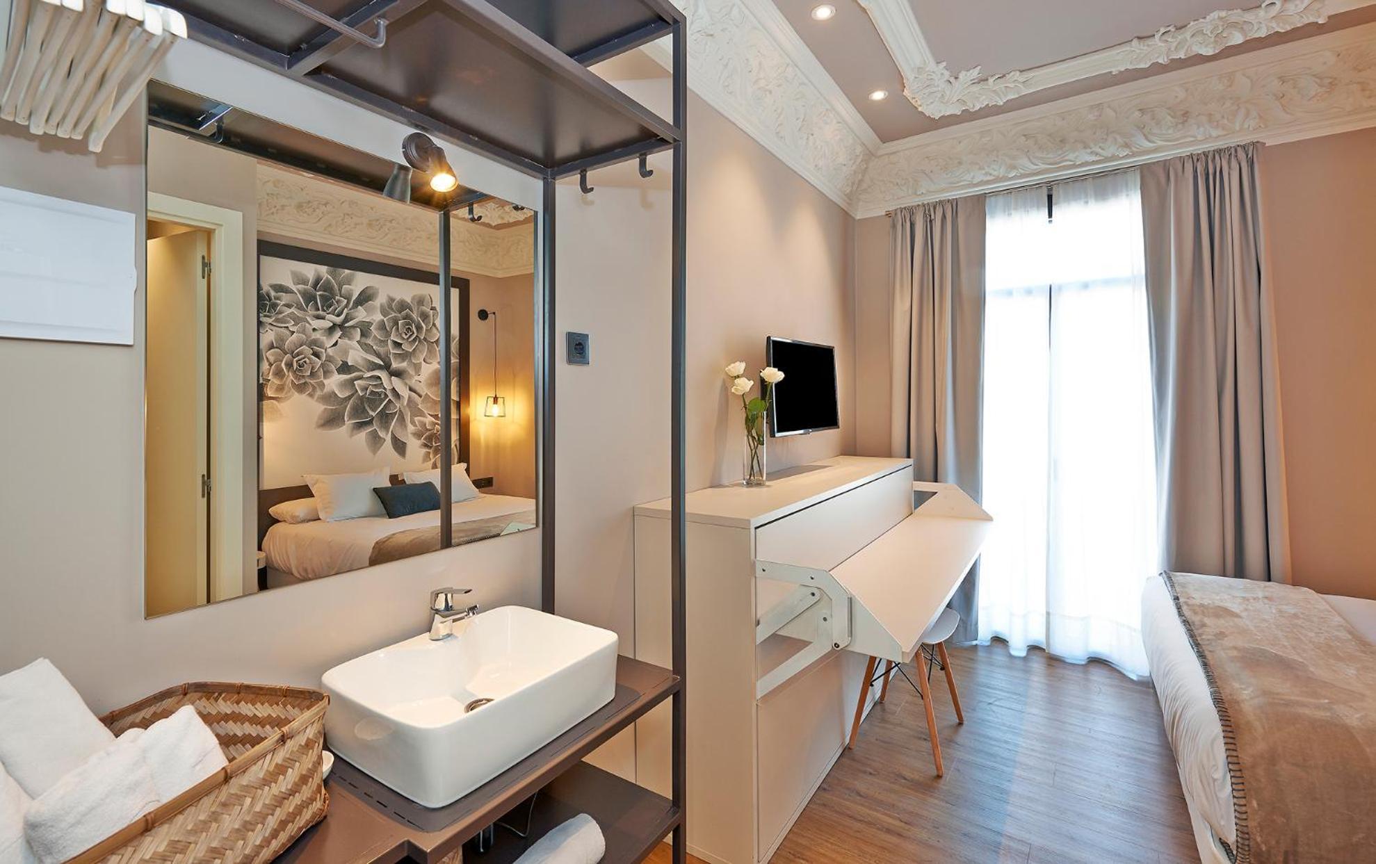 Quarto com Cama de Casal ou 2 de Solteiro e Cama Extra