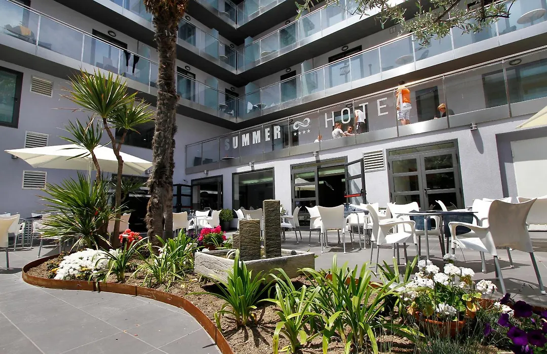 Summer Hotel-1
