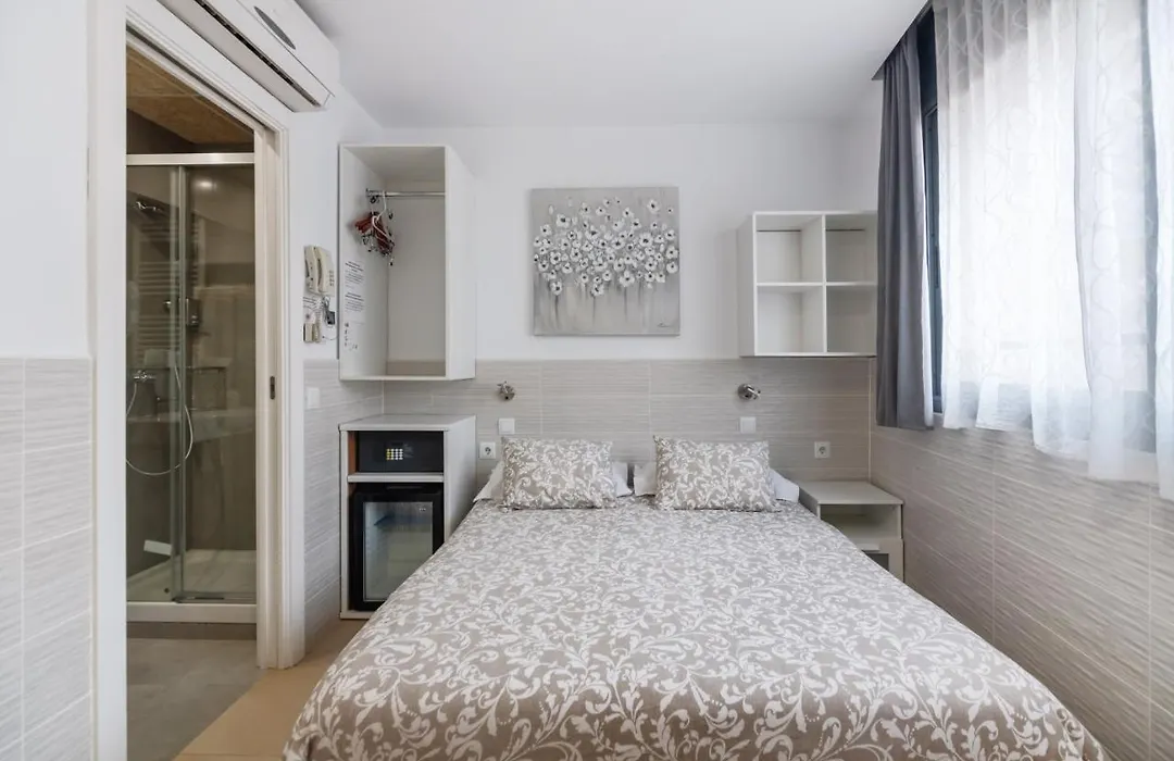 Hostal House-1