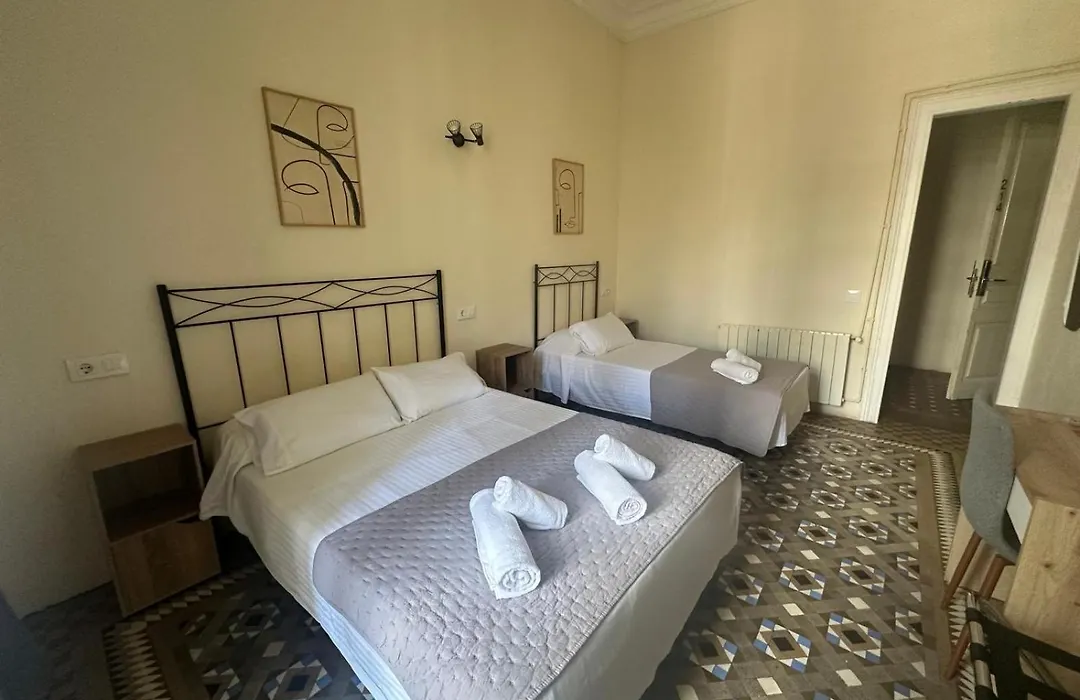 Hostal Balmes Centro-1