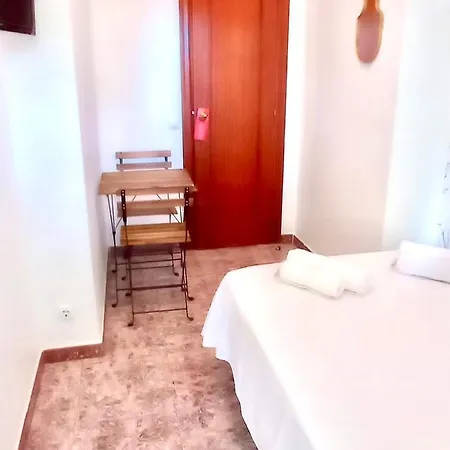 Gran Via Guesthouse-2