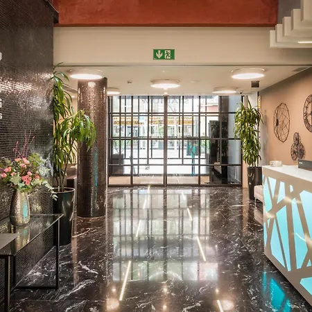 Arya Stadium Hotel-2
