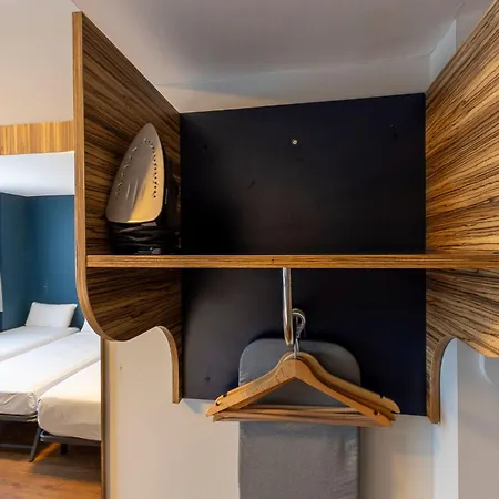 Travelodge Barcelona Poblenou-3