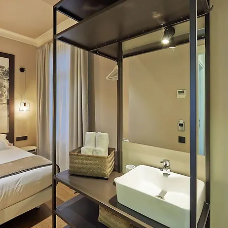 Hostal Central Barcelona-2