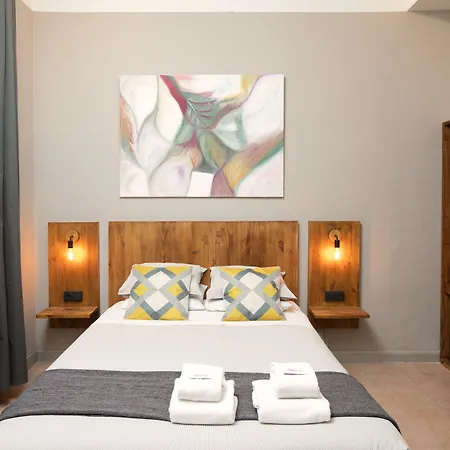Jardinets Guest House-2