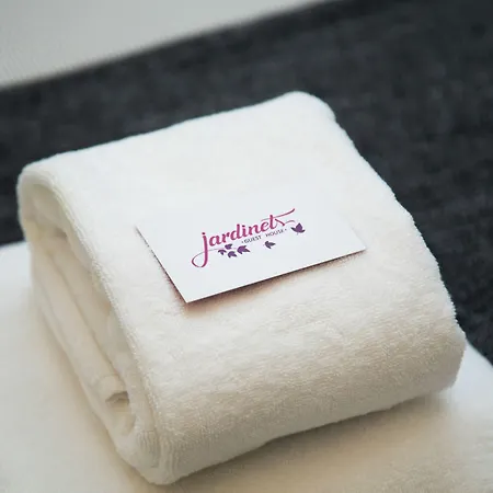 Jardinets Guest House-3