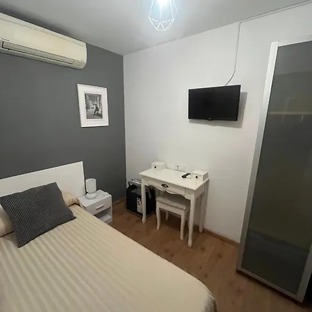 Hostal La Lluna-2