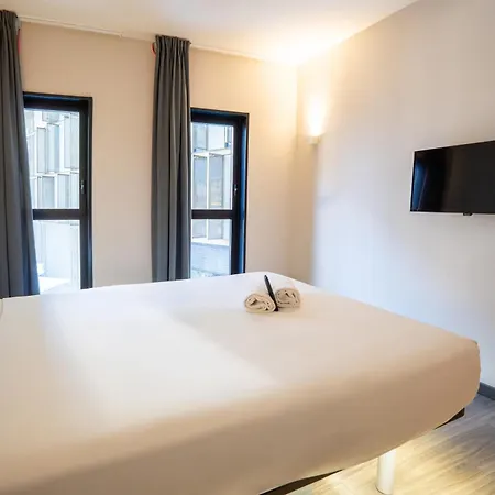 easyHotel Barcelona Fira-3