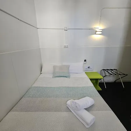 Central And Basic Universitat For Young Hostel-3