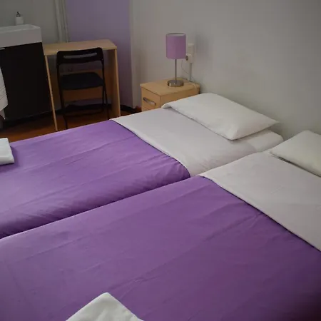 Hostal MiMi Las Ramblas-3