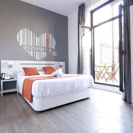 Hostal Live Barcelona-2